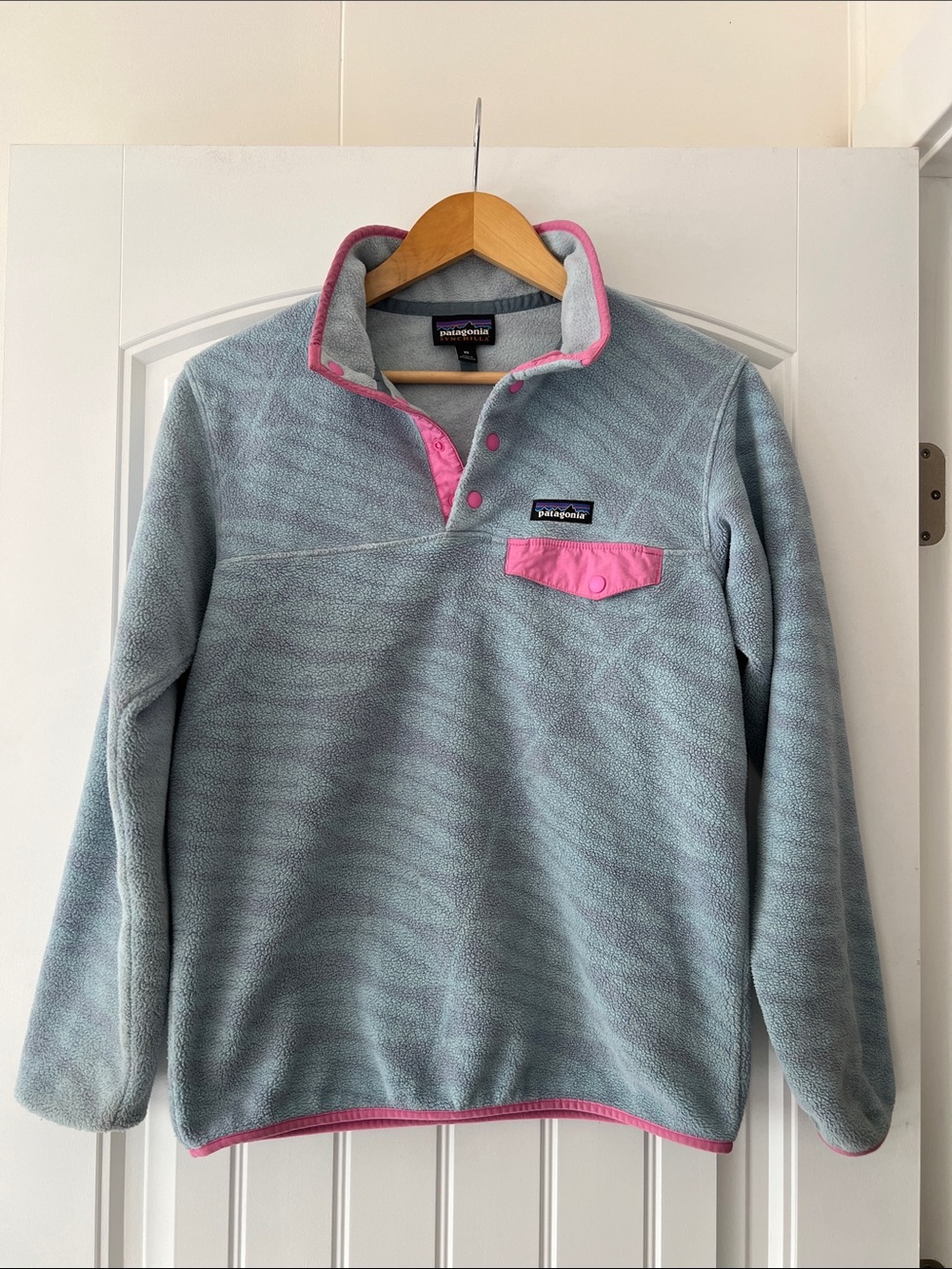 XS Patagonia Light Blue Fleece Pullover with Pink Accents